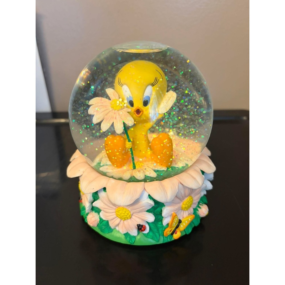 2000 Goebel She Wuvs Me Tweety Bird Snow Globe Looney Tunes Daisy Flower Vintage